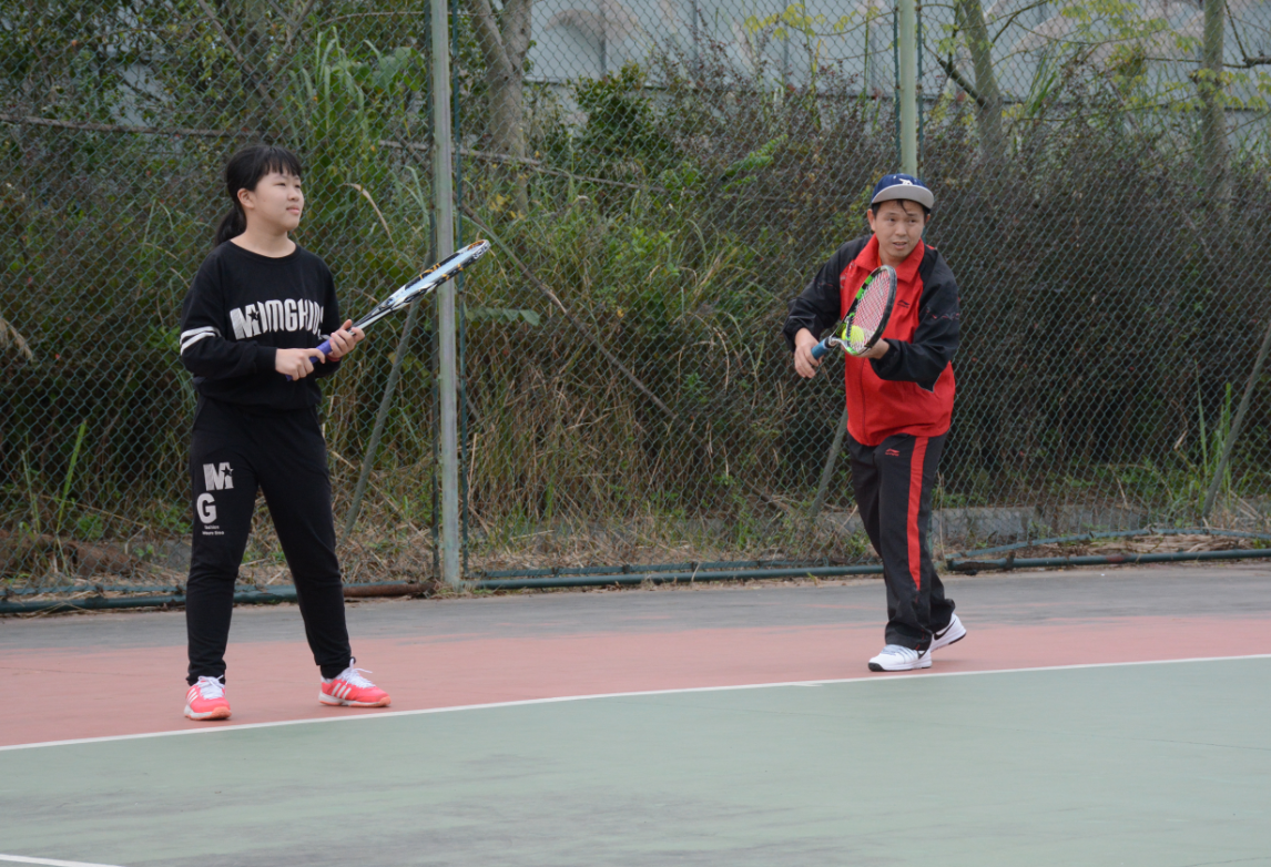 父女组合进行比赛 父女组合进行比赛