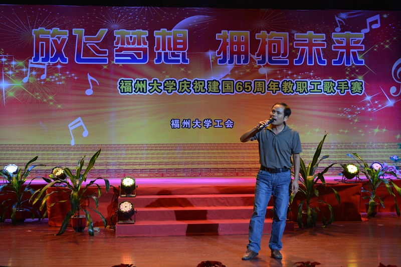 2.王锋老师演唱的《红旗飘飘》获优秀奖